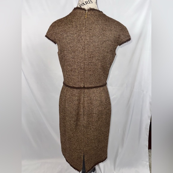 CAROLINA HERRERA: Old Elegance Brown Tweed Dress (v) - Picture 6 of 13